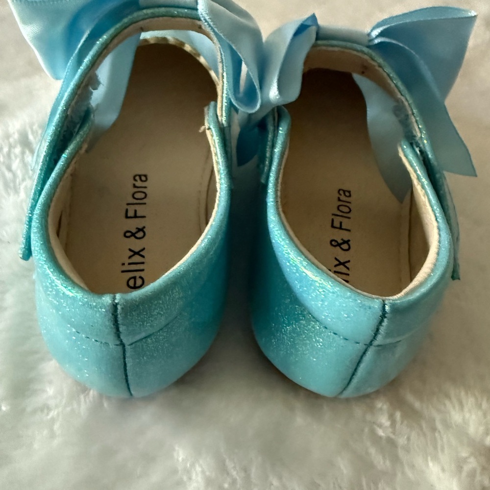 Felix and Flora Blue Glitter Bows Patent Leather Mary Jane Shoes 13.5 girls - Picture 3 of 5